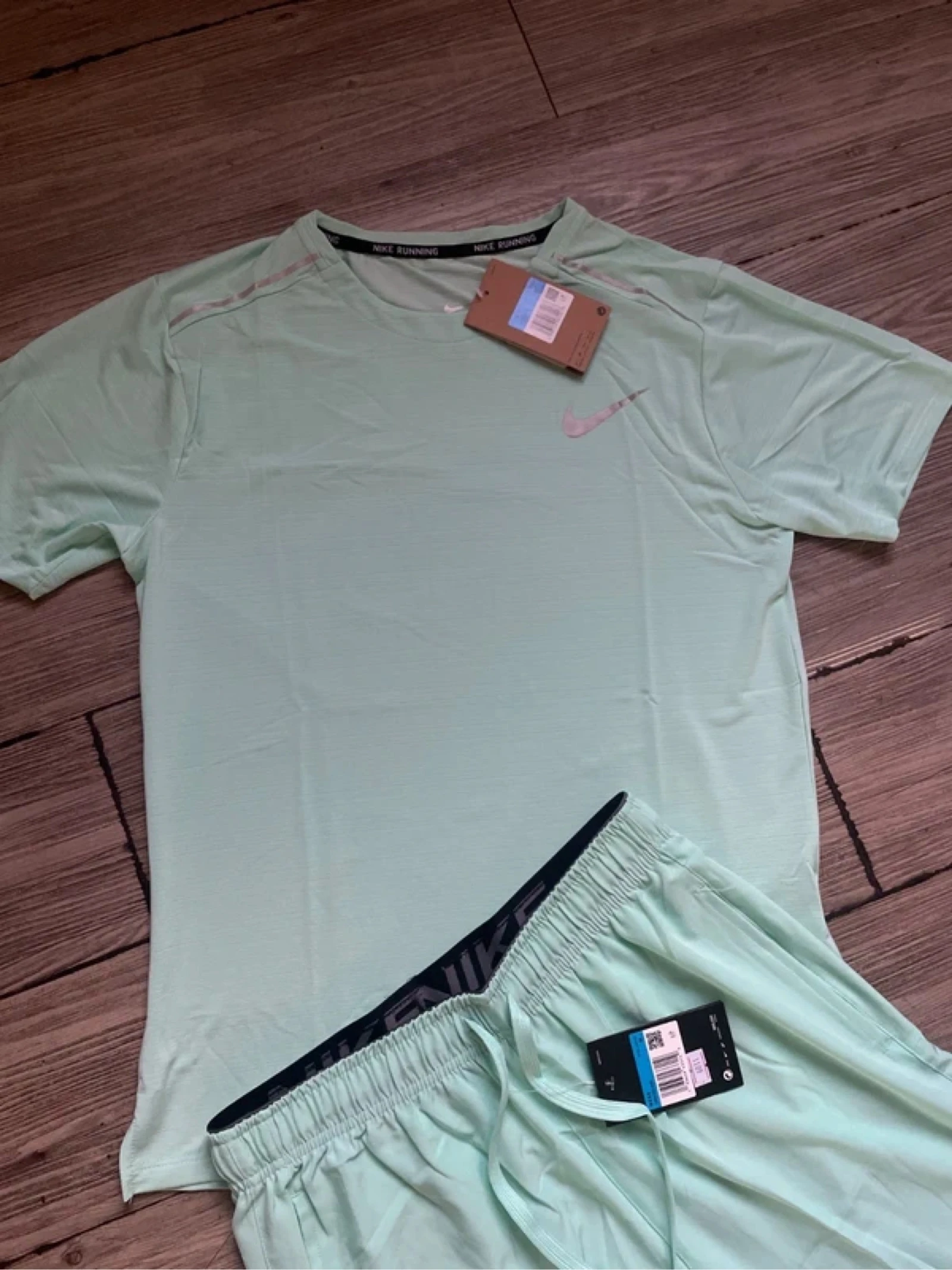 Conjunto Nike Running Miller verde (camiseta + short) – photo 3